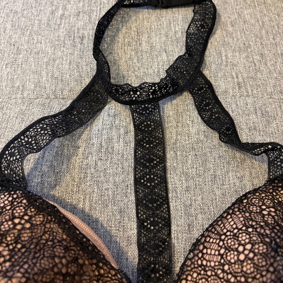 Victoria’s Secret Lacey/Mesh Bra NWT - Picture 4 of 6